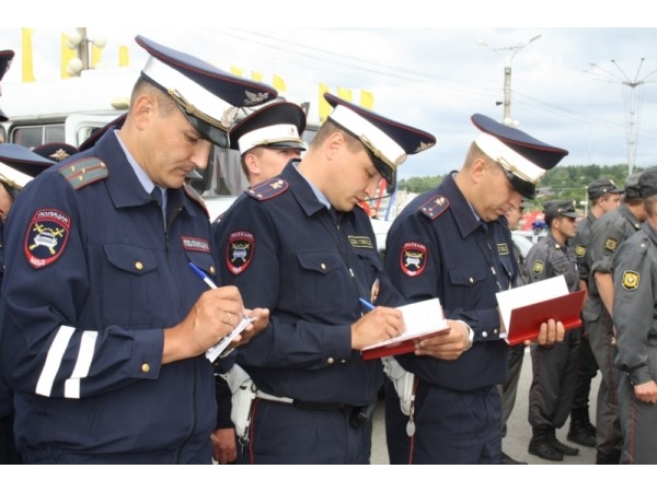 В полицию приходит молодёжь