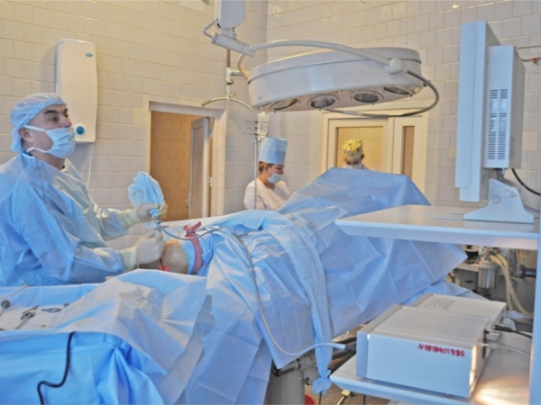 За 10 месяцев 2013 года в Городской клинической больнице №1 выполнено более 100 операций малоинвазивным методом с использованием артроскопии коленного сустава
