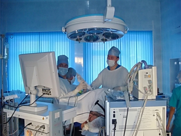 Торакальный хирург Республиканской клинической больницы Алексей Добров выполнил уникальную операцию