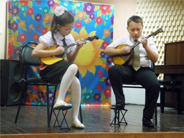 Прошел II Межрегиональный конкурс ансамблей струнных народных инструментов