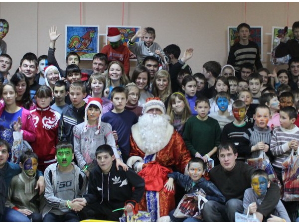 _Праздничную новогоднюю программу для воспитанников Шумерлинского детского дома подготовили активисты молодёжного движения «За здоровый образ жизни»