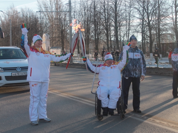 Вице-премьер Алла Самойлова пронесла Олимпийский огонь по Чебоксарам