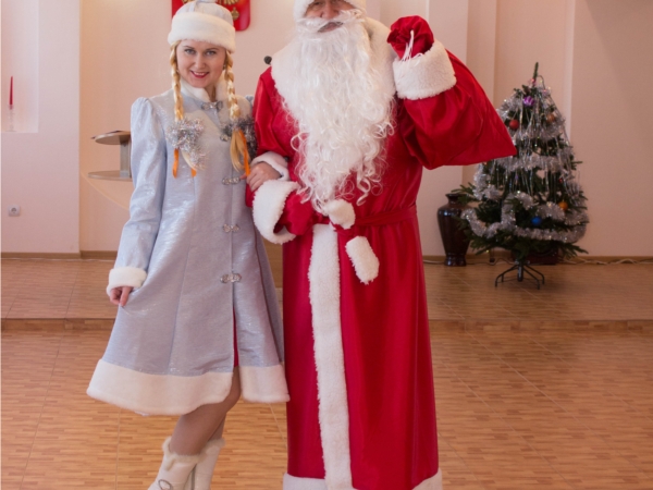 Дед Мороз и Снегурочка посетили Дворец бракосочетания г.Канаш и поздравили молодоженов