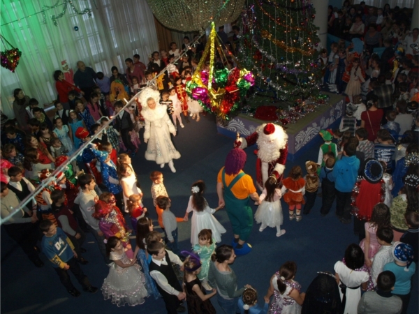 В Чувашском государственном академическом театре им. К.В. Иванова состоялись новогодние представления для детей, нуждающихся в социальной поддержке