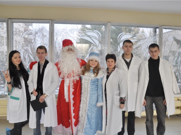 Молодежь поздравила горожан, находящихся на лечении в больницах Новочебоксарска