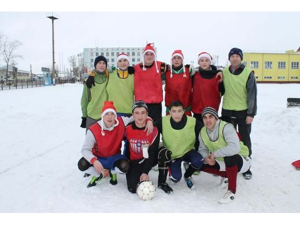 Футболисты города Канаша готовятся к официальным играм товарищескими встречами в рамках Декады спорта и здоровья