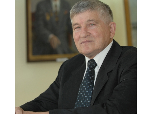 _70-летний юбилей сегодня отмечает Почетный гражданин города Алатыря, директор Алатырского филиала ЧГУ Е.Г. Егоров