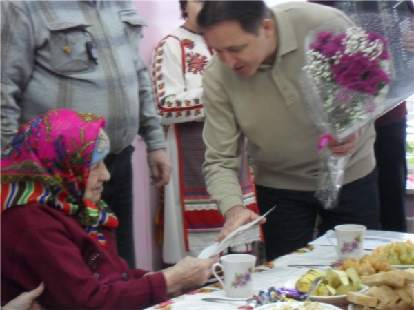 Долгожительница Козловского района в свой 90-летний юбилей принимала поздравления