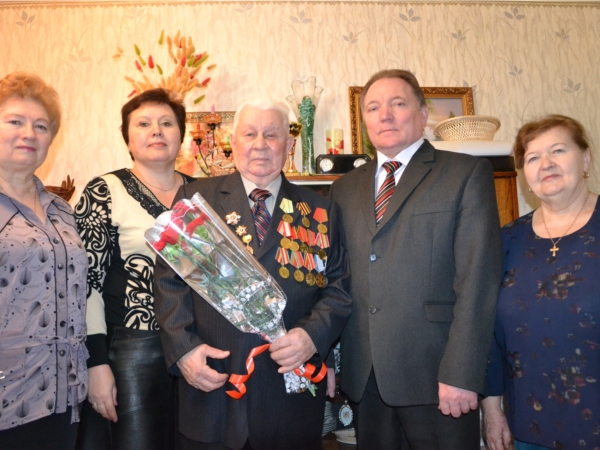 Глава администрации города Алатыря побывал с поздравлениями в гостях у Ю.Б Дьяконова, участника освобождения города на Неве