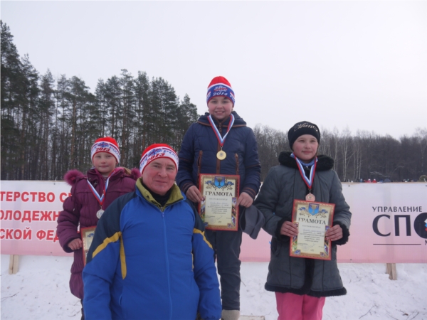 Праздник спорта в Ядринском районе: на массовую лыжную гонку «Лыжня России — 2014» вышли 1100 участников
