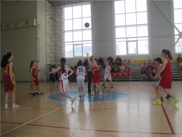 В городе Канаше прошли встречи Первенства Чувашской Республики по баскетболу среди юношей и девушек до 17 лет