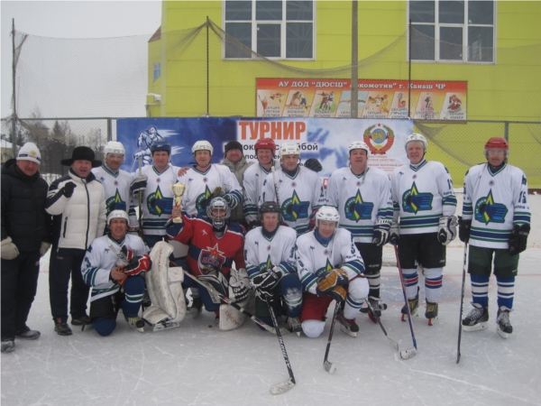 Праздник защитника Отечества на хоккейной площадке города Канаша