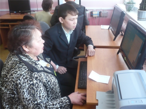 Пенсионеры Мариинско-Посадского района освивают компьютер и Интернет