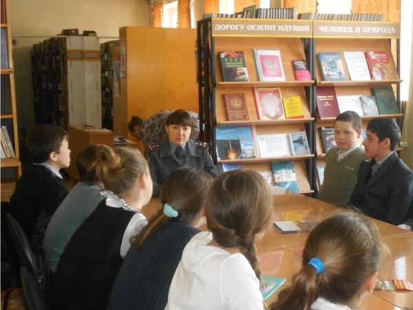 В рамках акции «Полиция и дети» сотрудники отделения полиции встретились с учащимися Траковской школы