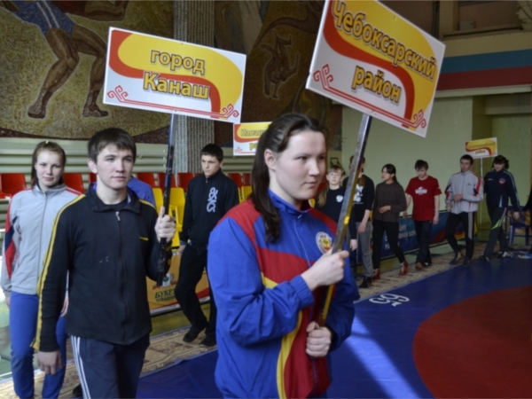 В составе сборной команды города Канаша - семь победителей и призеров чемпионата Чувашской Республики по вольной борьбе среди мужчин и женщин