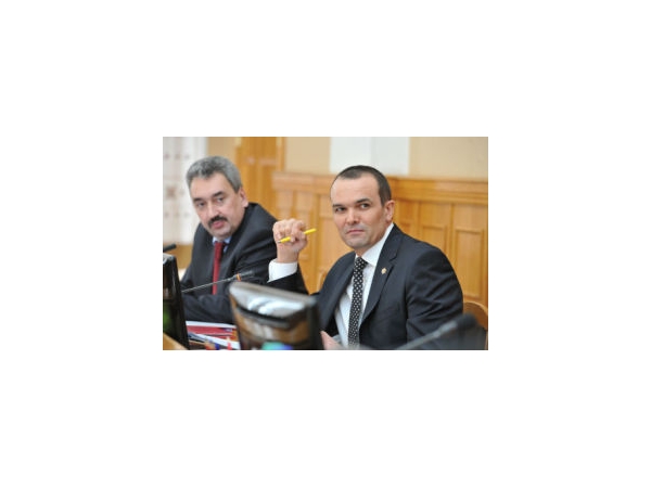 Игнатьев и Черкесов собрались установить прямые контакты с Крымом ("Свободное слово")
