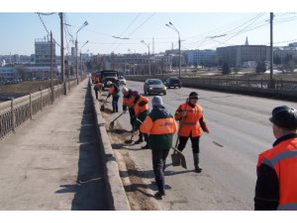 В Чебоксарах к майским праздникам закончат уборку главных дорог ("Мой город Чебоксары")