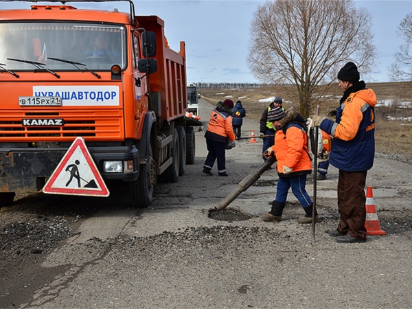 Ибресинский район: ямочный ремонт автодорог продолжается