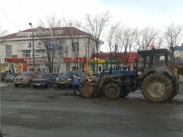 Ямочный ремонт на улично-дорожной сети Канаша выполняет ООО "Стройсервис"