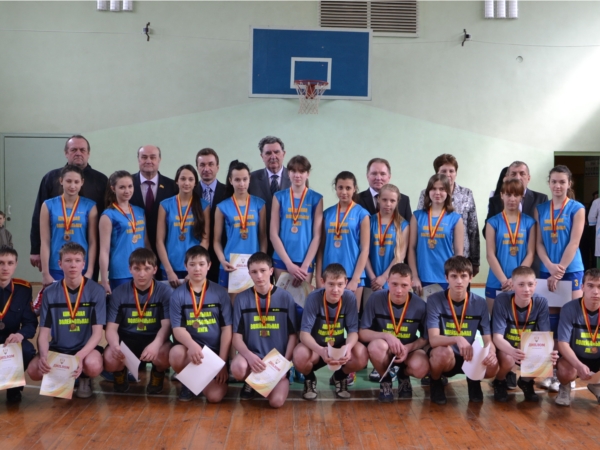 В Алатыре состоялось чествование команд, ставших призерами Чемпионата школьной волейбольной лиги Чувашской Республики