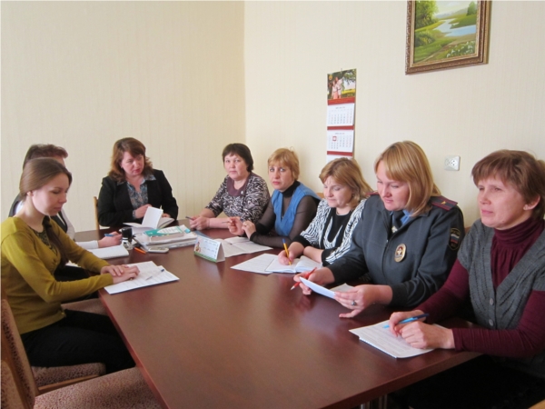 В Ядринском районе состоялось очередное заседание комиссии по делам несовершеннолетних и защите их прав