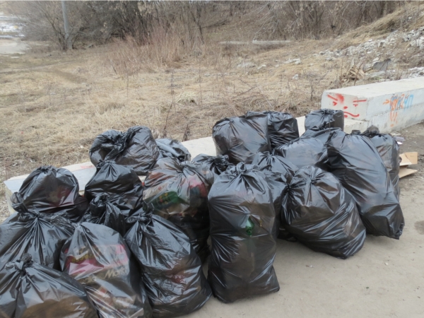 Ленинский район: продолжаются работы по очистке территории от мусора, сухой листвы