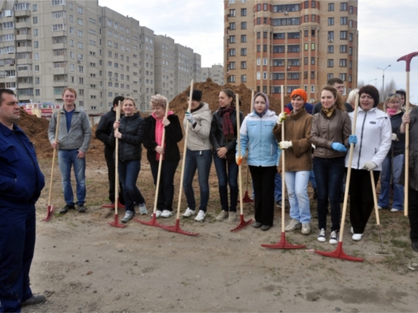 Сотрудники администрации Новочебоксарска приняли активное участие в уборке города