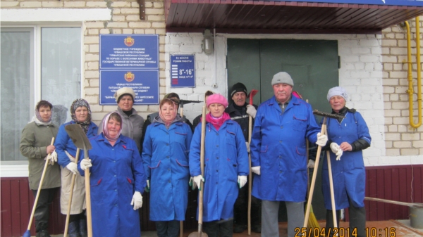 Коллектив БУ ЧР "Урмарская районная СББЖ" Госветслужбы Чувашии провел уборку территории