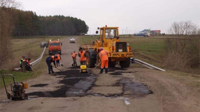 В районе ведется ямочный ремонт автодорог местного значения