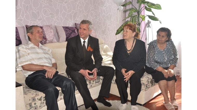 Александр Сироткин поздравил новочебоксарца с 75-летним юбилеем