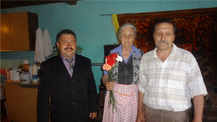 Уважаемой жительнице поселка Урмары, труженице тыла Шишкиной Елене Захаровне — 90 лет!
