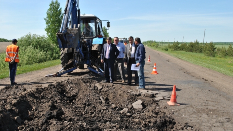 Министр В.Филиппов встретился с трудовыми коллективами Шемуршинского района и осмотрел сеть автомобильных дорог