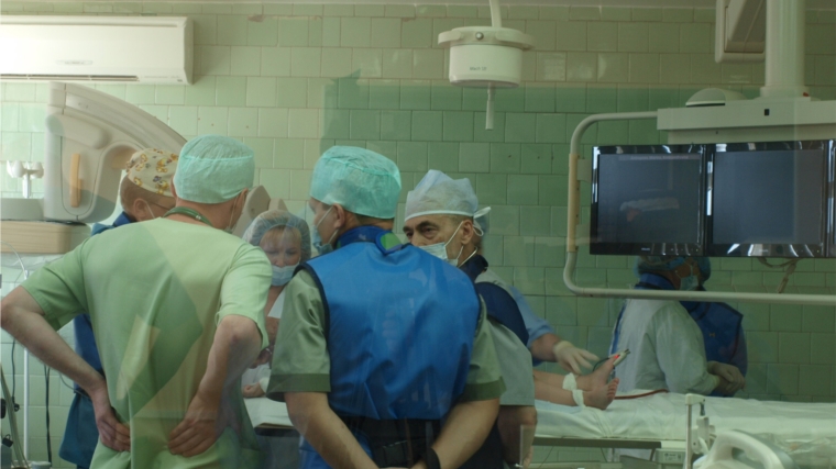 В Республиканском кардиологическом диспансере словацкий хирург Павел Гавора провел 7 операций детям с врожденными пороками сердца