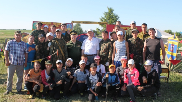 Глава администрации Урмарского района посетил палаточный лагерь юнармейского движения «Зарница» и «Орленок»