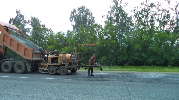 На региональных автодорогах ямочным ремонтом охвачено более 60000 квадратных метров участков