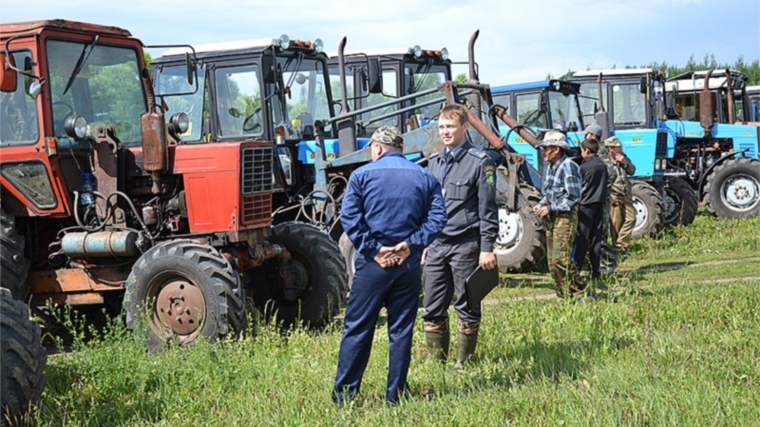 В Ибресинском районе определили лучших механизаторов-пахарей