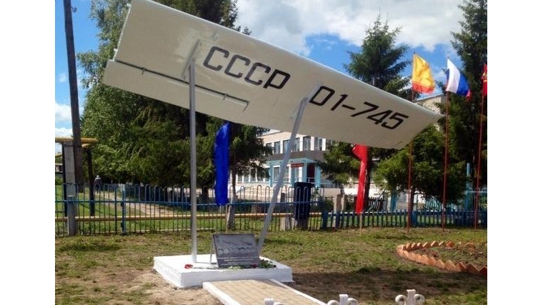 В День Республики в Красноармейском районе состоялось открытие монумента летчикам-авиаторам Заполярья