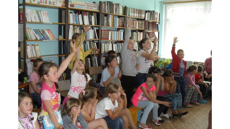 _Состоявшаяся в библиотеке семейного чтения праздничная программа была посвящена Дню Республики