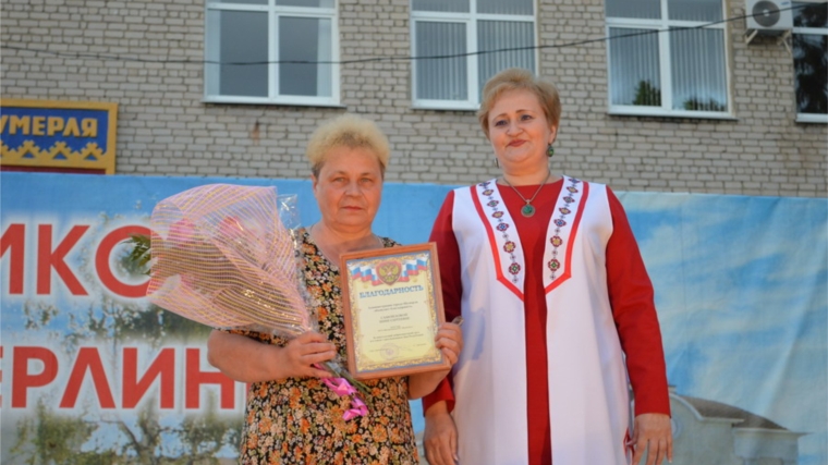 В День Республики в Шумерле вручены Сертификаты молодым семьям