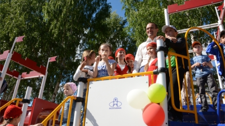 В День Республики в сквере Журналистов города Чебоксары открылась новая детская площадка