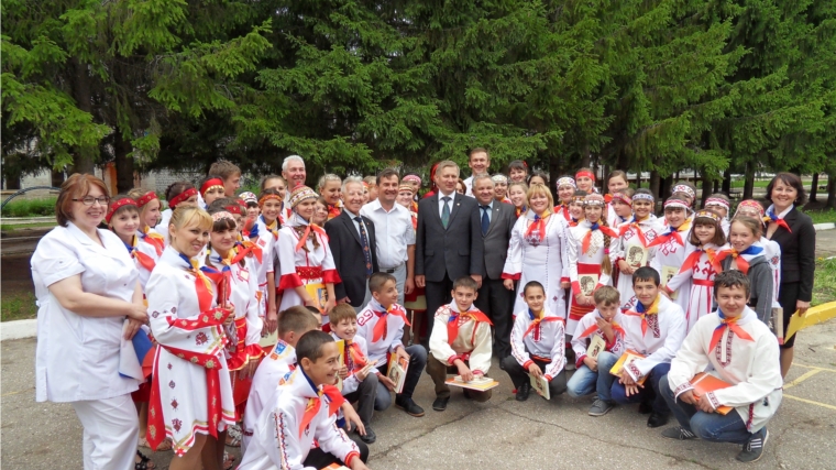 Министр Вадим Ефимов встретился со школьниками чувашской диаспоры