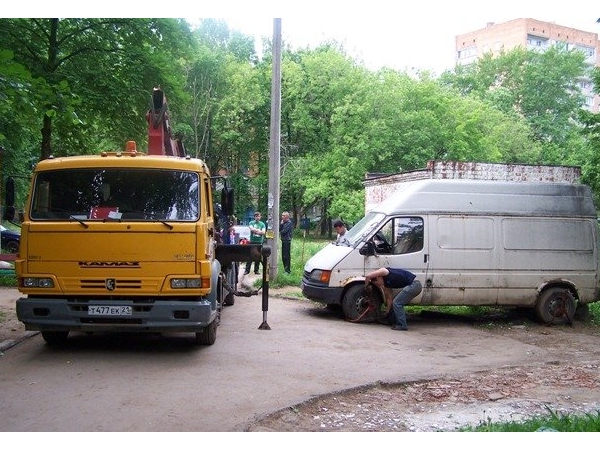 Из чебоксарских дворов вывозят автохлам (ИА "Мангазея")