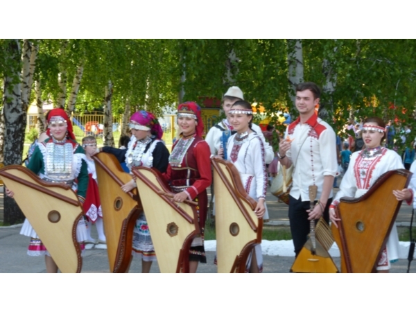 Пели струны