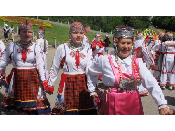 В родном хороводе