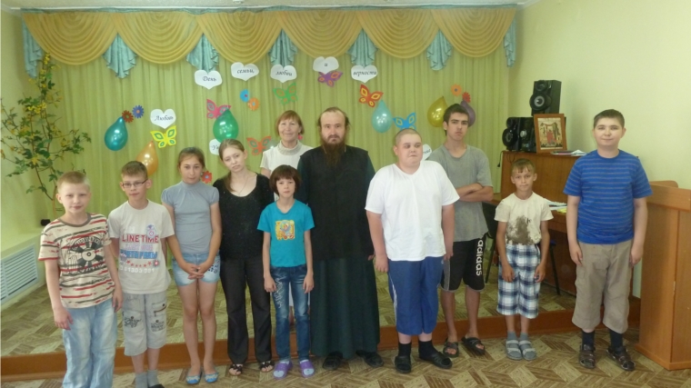В программе праздничных мероприятий, посвященных Дню семьи, любви и верности, активно участвуют маленькие жители Новочебоксарска