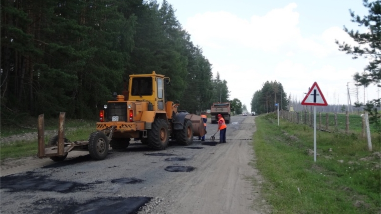 В поселке Сосновка проводится ремонт дорог общего пользования по улице Сосновская