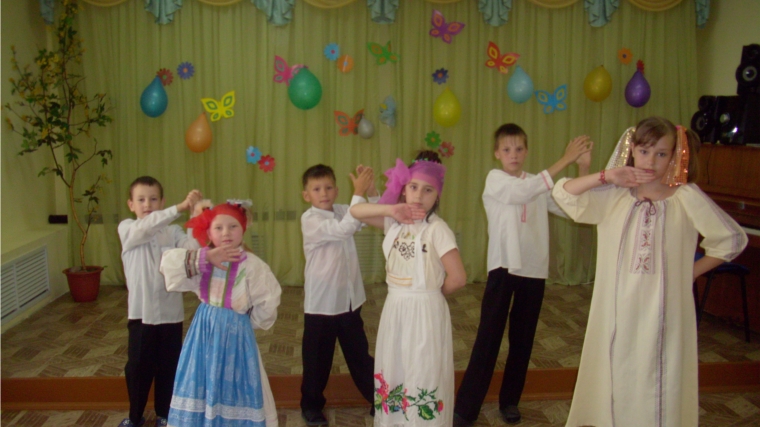 В детском лагере при социально- реабилитационном центре для несовершеннолетних проходят увлекательные и творческие мероприятия