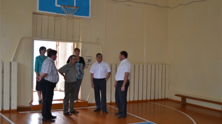 Министр В. Иванов ознакомился с ходом строительных работ в образовательных учреждениях Канашского района
