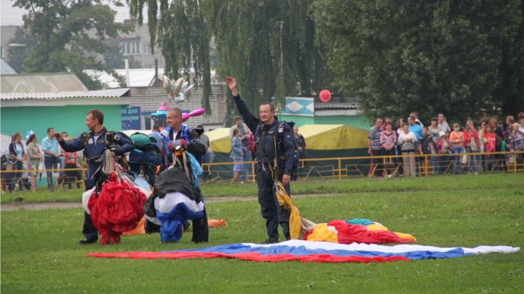 _На праздновании Дня города Алатыря парашютисты Чебоксарского аэроклуба вновь продемонстрируют своё мастерство