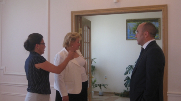 Министр юстиции Чувашии Надежда Прокопьева с рабочим визитом посетила отдел ЗАГС администрации Цивильского района